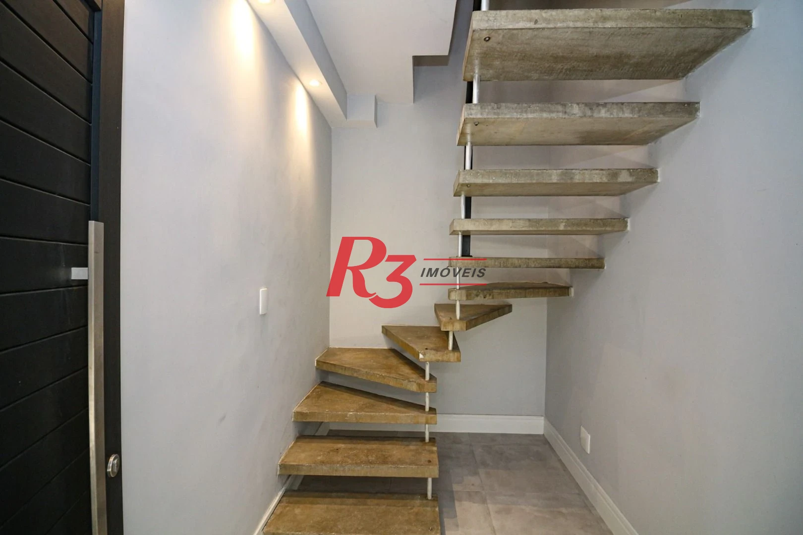 Sobrado com 2 dormitórios à venda, 92 m² por R$ 550.000,00 - Marapé - Santos/SP