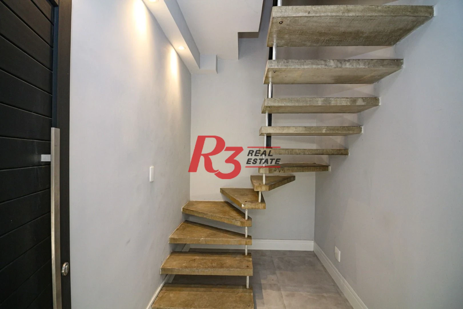 Sobrado com 2 dormitórios à venda, 92 m² por R$ 655.000,00 - Marapé - Santos/SP