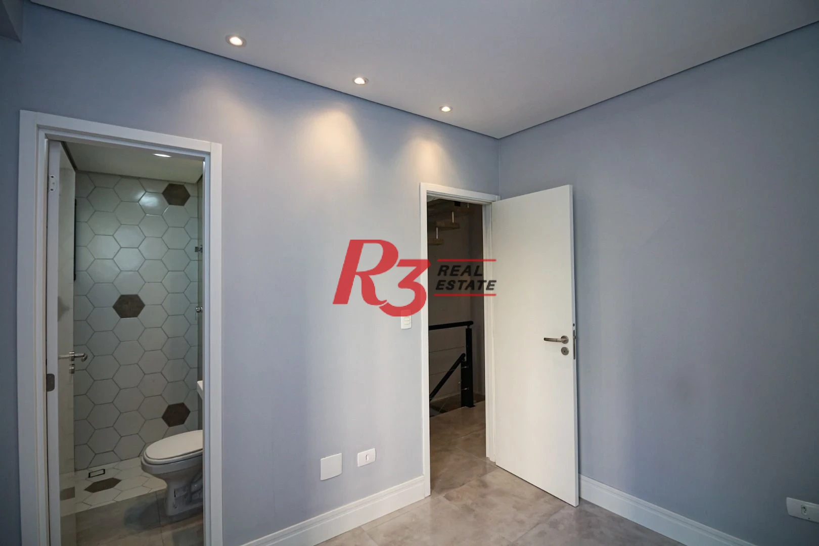 Sobrado com 2 dormitórios à venda, 92 m² por R$ 655.000,00 - Marapé - Santos/SP