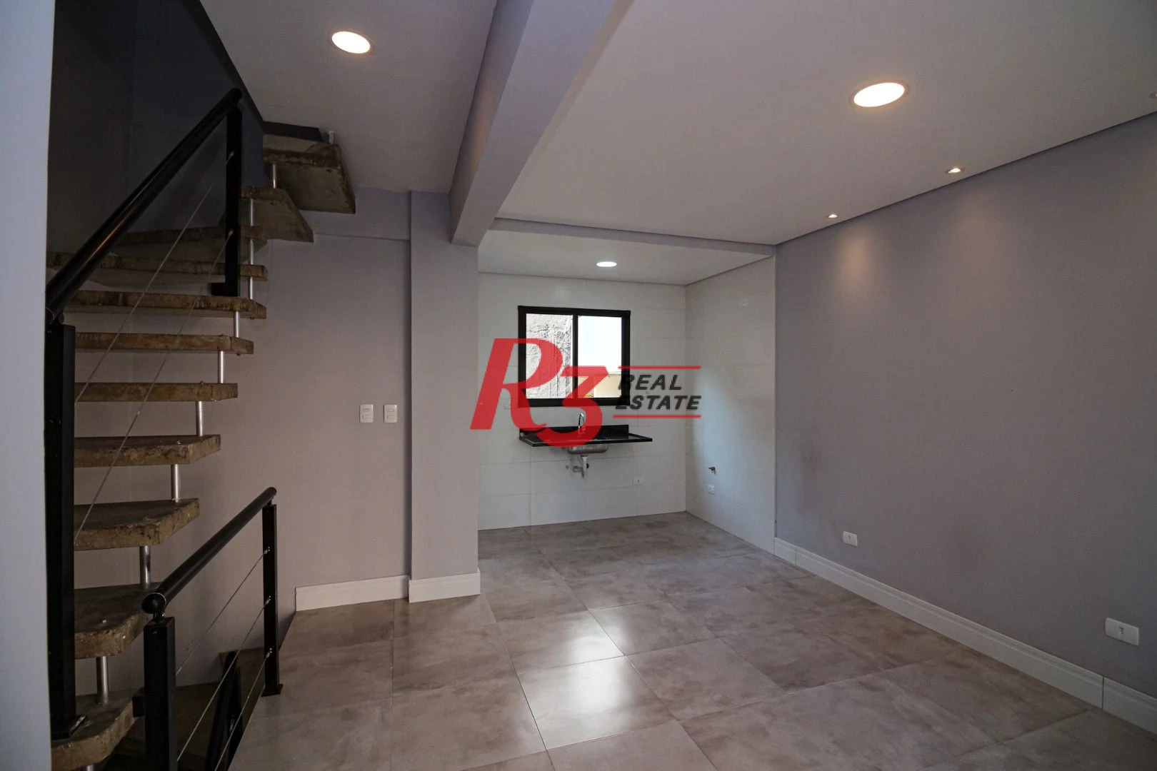 Sobrado com 2 dormitórios à venda, 92 m² por R$ 655.000,00 - Marapé - Santos/SP