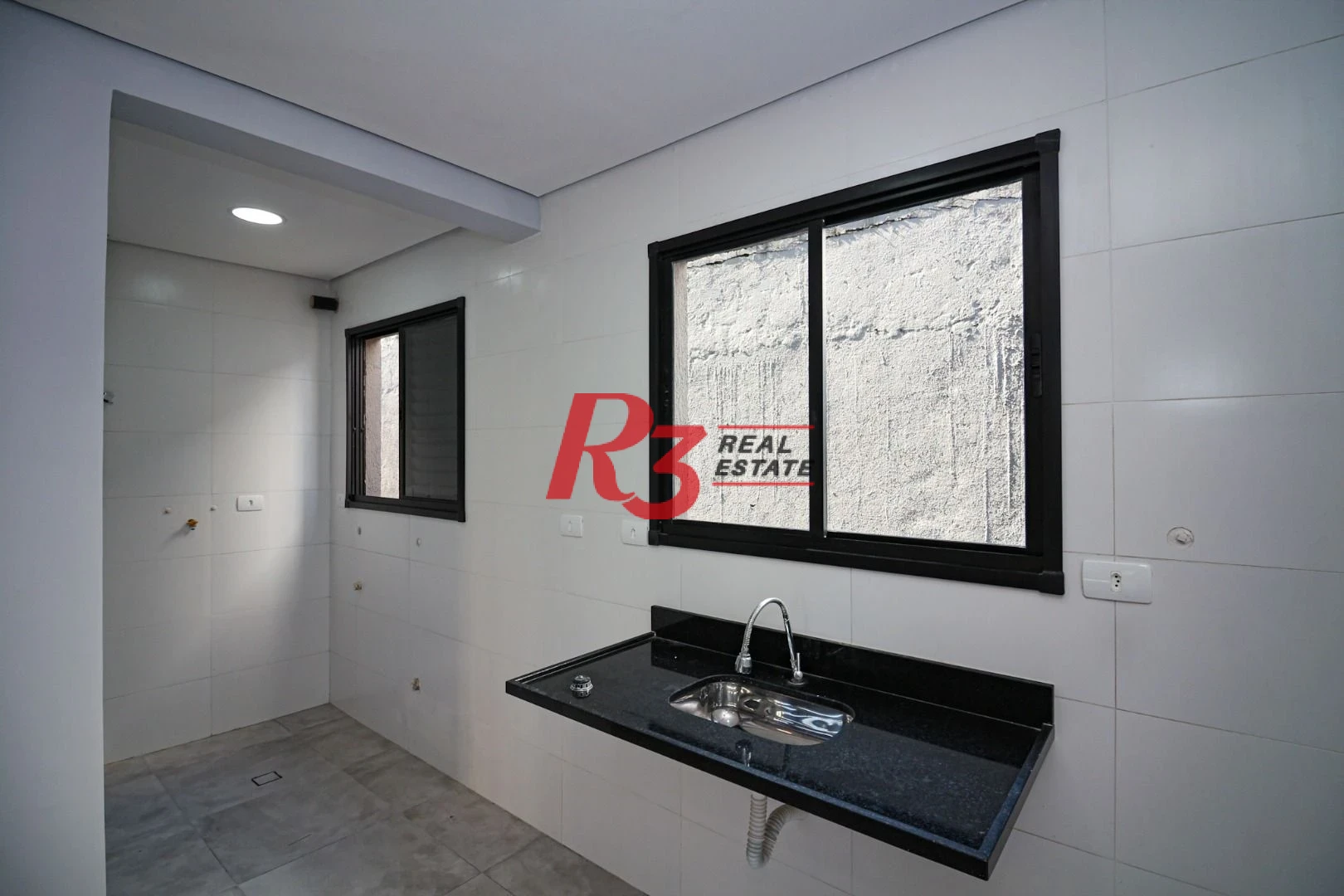 Sobrado com 2 dormitórios à venda, 92 m² por R$ 655.000,00 - Marapé - Santos/SP