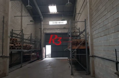 Oportunidade para locação ou compra, no Paque´ta, em Santos, com 240 m² de área útil, rota de saída do Centro, próximo ao cais, acesso pra caminhões!!