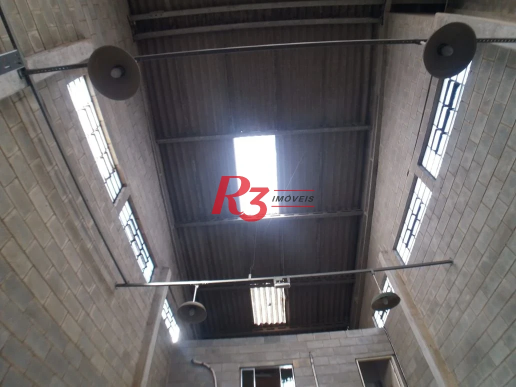 Oportunidade para locação ou compra, no Paque´ta, em Santos, com 240 m² de área útil, rota de saída do Centro, próximo ao cais, acesso pra caminhões!!