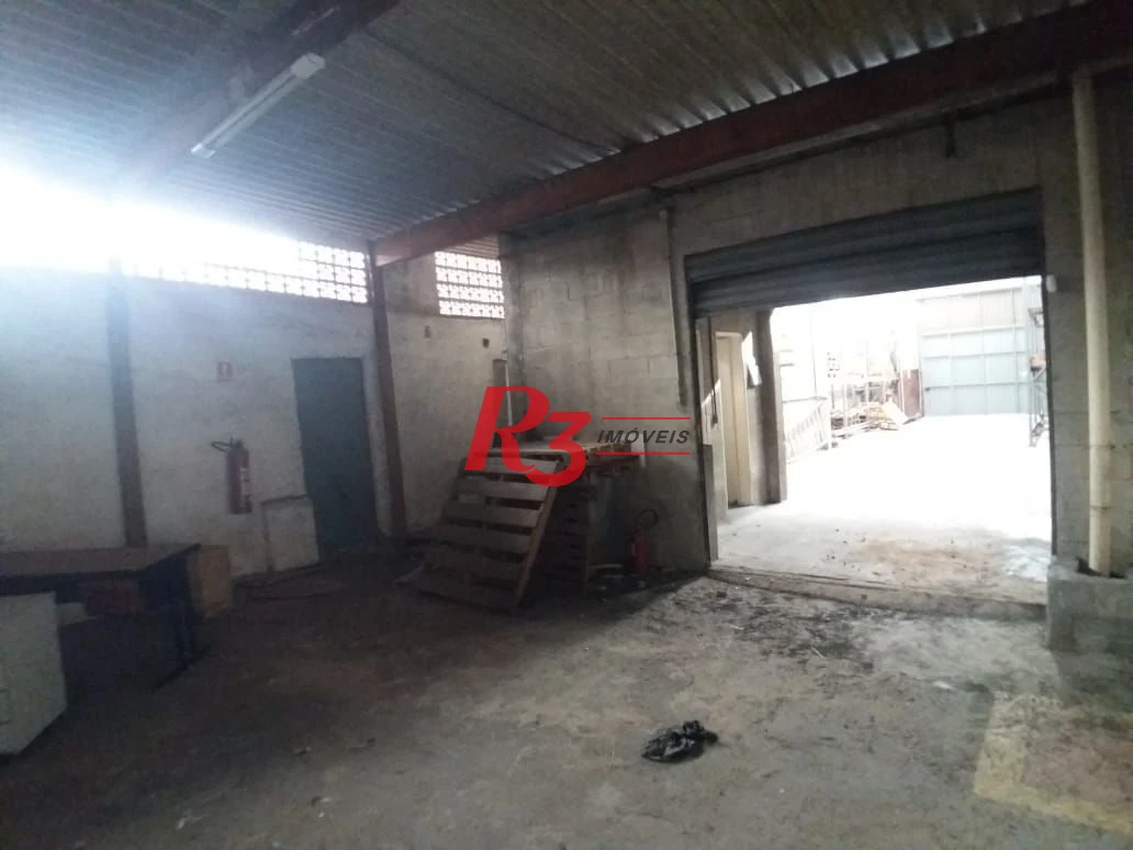 Oportunidade para locação ou compra, no Paque´ta, em Santos, com 240 m² de área útil, rota de saída do Centro, próximo ao cais, acesso pra caminhões!!