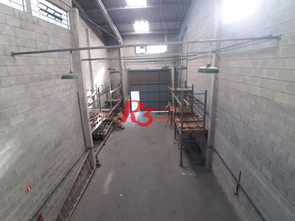 Oportunidade para locação ou compra, no Paque´ta, em Santos, com 240 m² de área útil, rota de saída do Centro, próximo ao cais, acesso pra caminhões!!