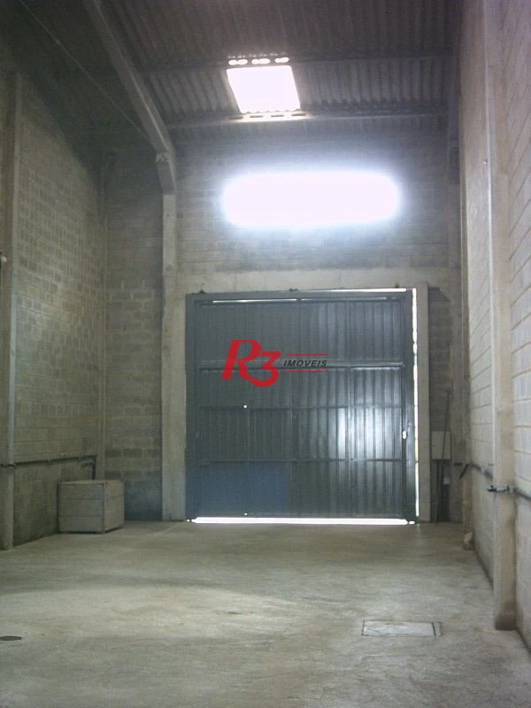 Oportunidade para locação ou compra, no Paque´ta, em Santos, com 240 m² de área útil, rota de saída do Centro, próximo ao cais, acesso pra caminhões!!