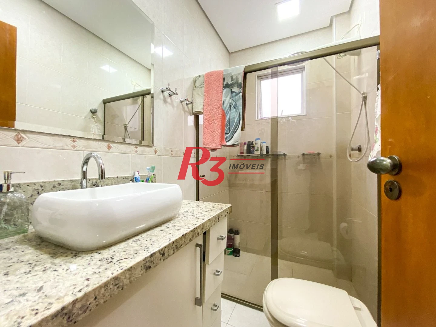 Sobrado com 3 dormitórios à venda, 130 m² por R$ 980.000 no José Menino - Santos/SP