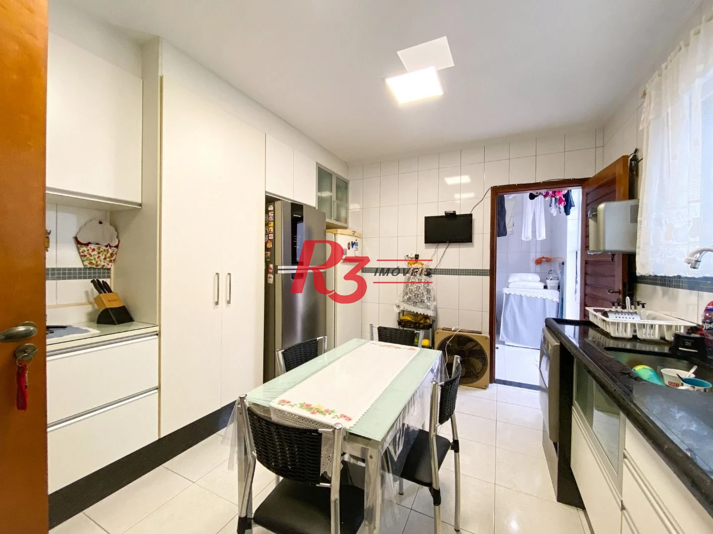 Sobrado com 3 dormitórios à venda, 130 m² por R$ 980.000 no José Menino - Santos/SP