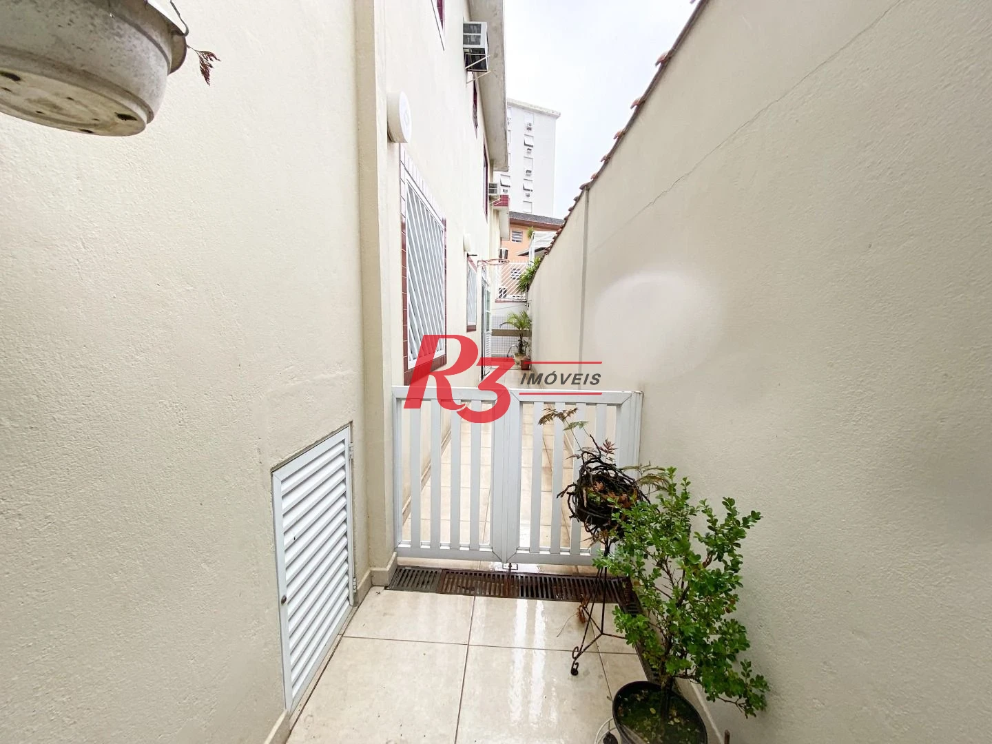 Sobrado com 3 dormitórios à venda, 130 m² por R$ 980.000 no José Menino - Santos/SP