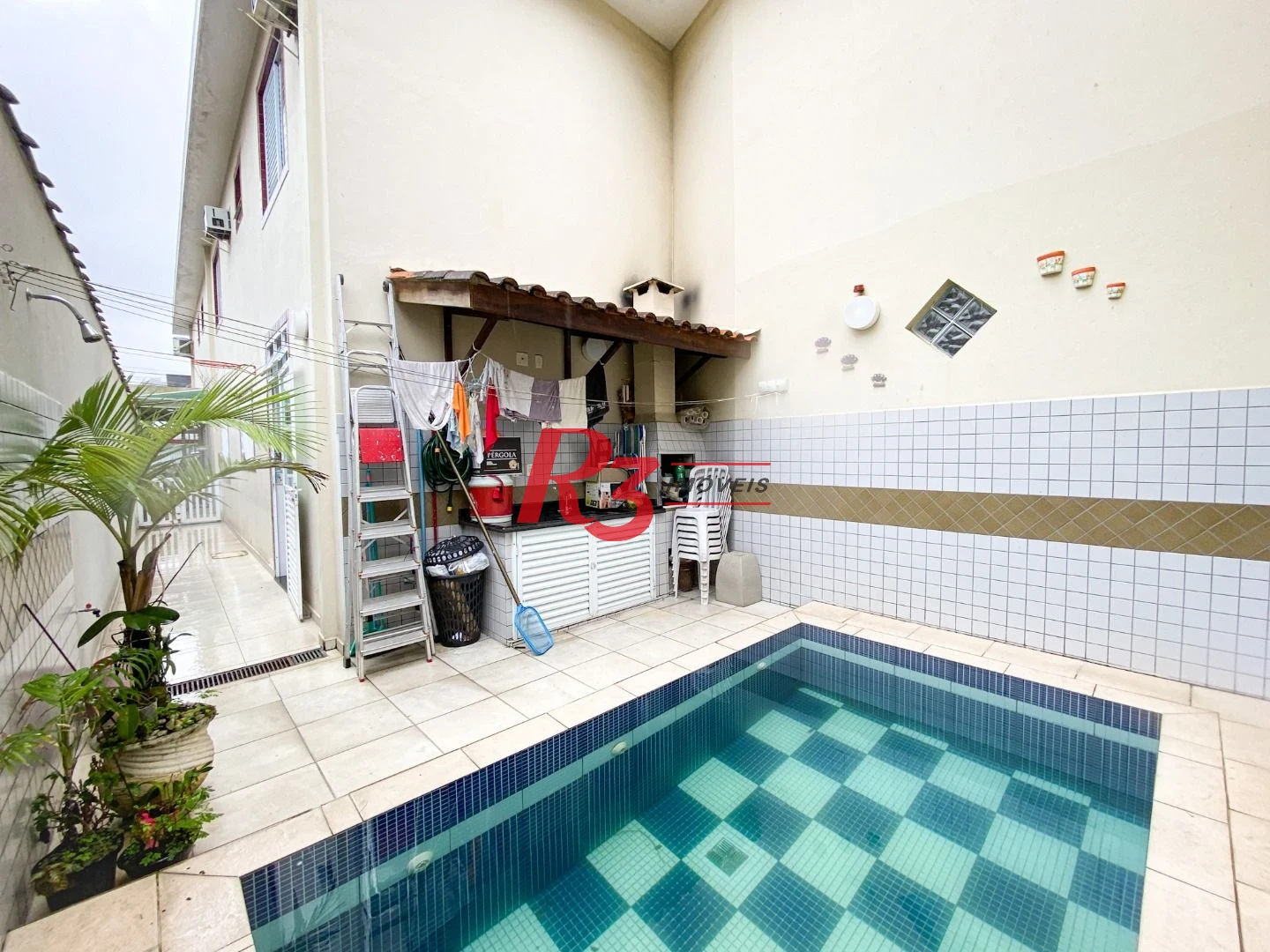 Sobrado com 3 dormitórios à venda, 130 m² por R$ 980.000 no José Menino - Santos/SP