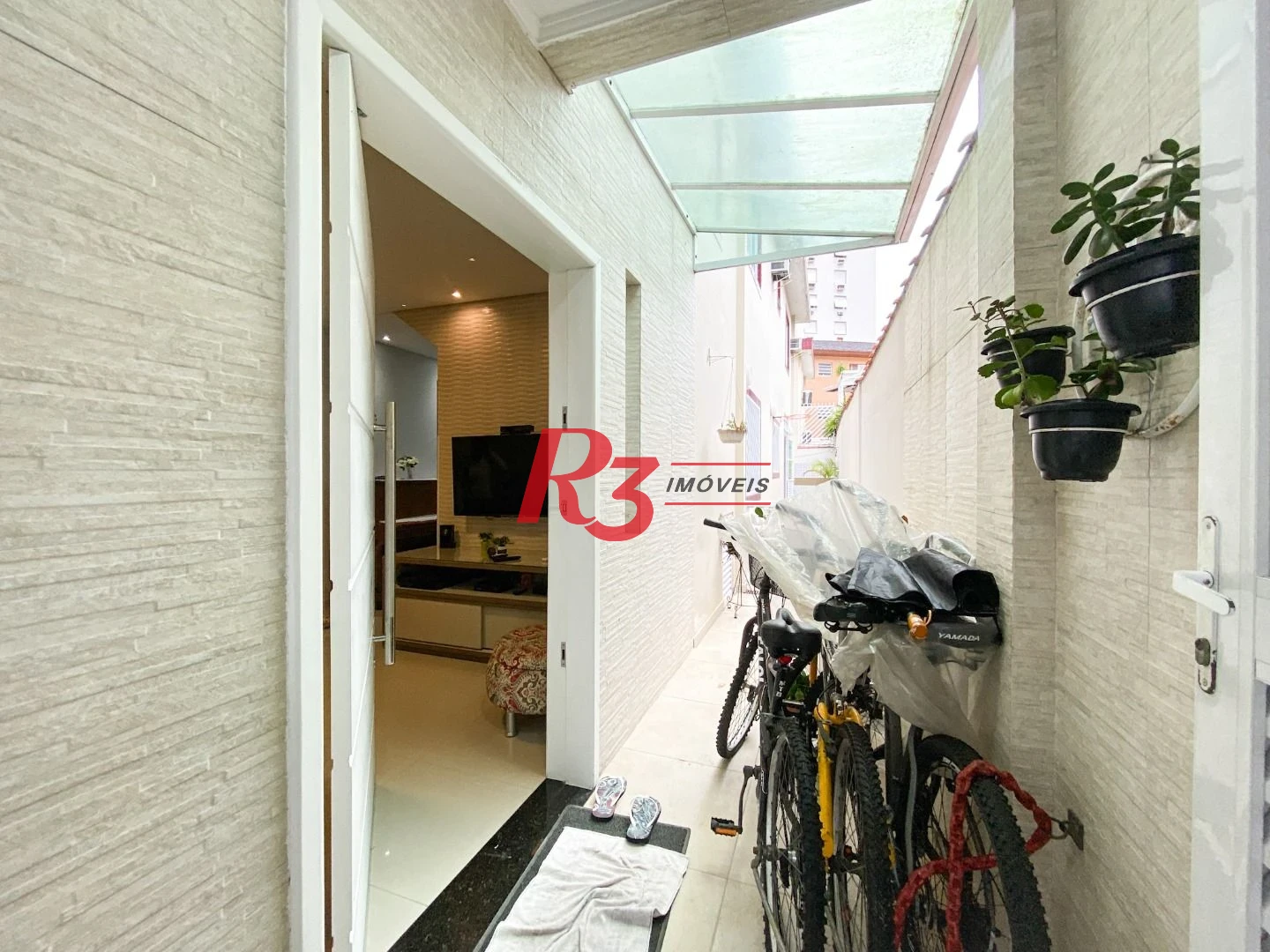 Sobrado com 3 dormitórios à venda, 130 m² por R$ 980.000 no José Menino - Santos/SP