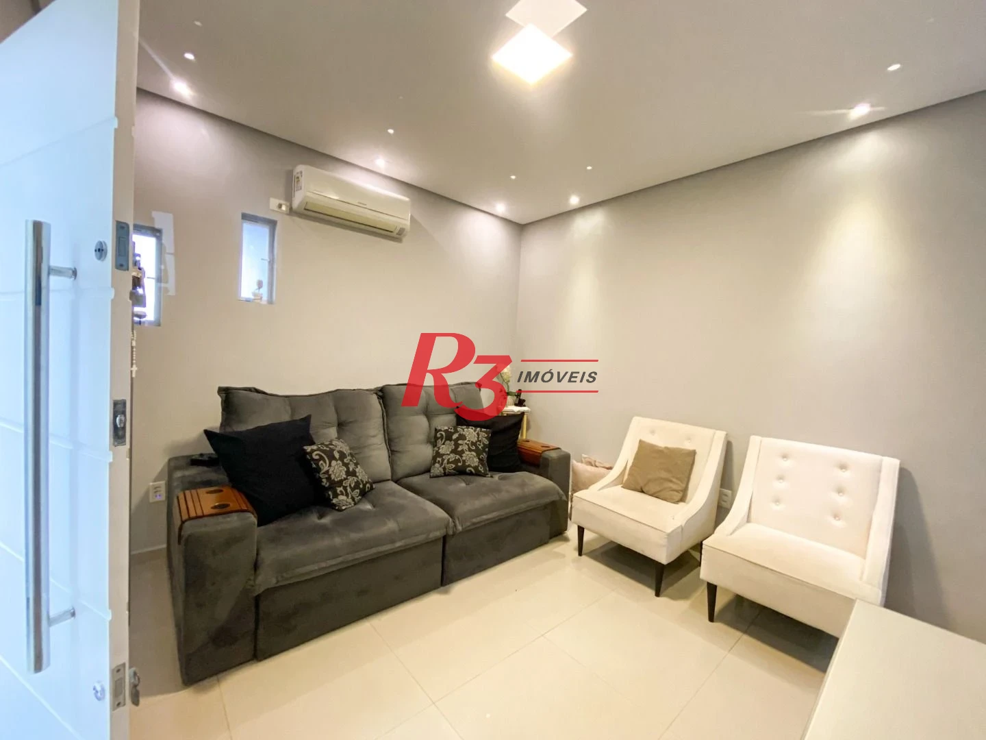 Sobrado com 3 dormitórios à venda, 130 m² por R$ 980.000 no José Menino - Santos/SP
