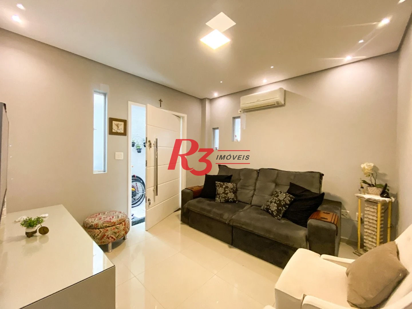 Sobrado com 3 dormitórios à venda, 130 m² por R$ 980.000 no José Menino - Santos/SP