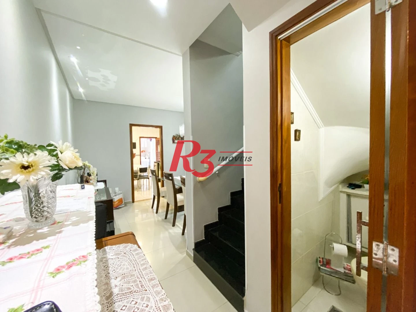 Sobrado com 3 dormitórios à venda, 130 m² por R$ 980.000 no José Menino - Santos/SP