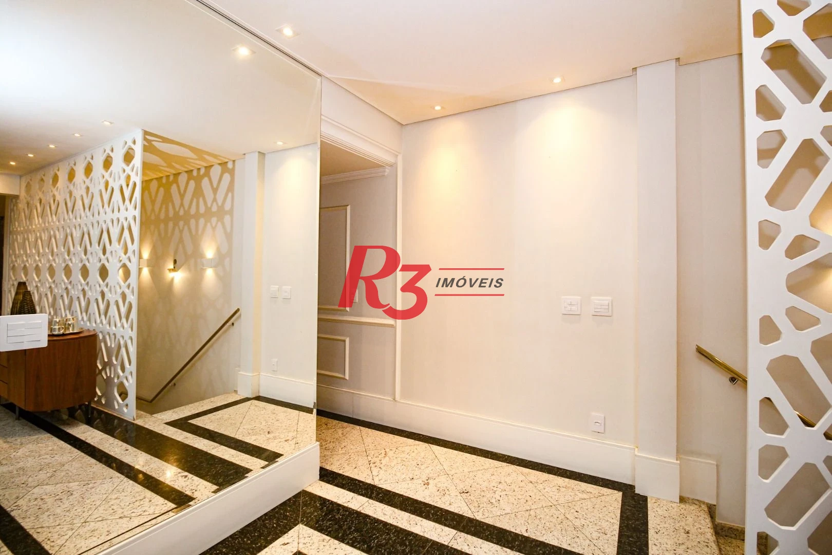 Sobrado à venda, 350 m² por R$ 2.250.000,00 - Campo Grande - Santos/SP