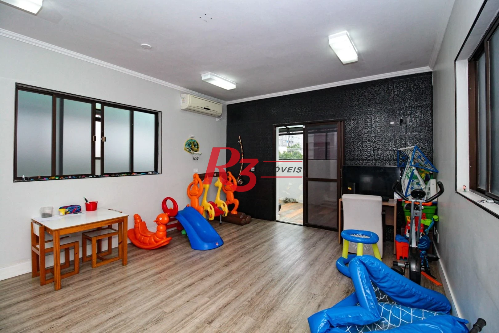 Sobrado à venda, 350 m² por R$ 2.250.000,00 - Campo Grande - Santos/SP