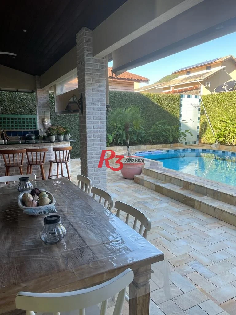 Casa com 4 dormitórios à venda, 247 m² por R$ 1.800.000,00 - Balneário Praia do Pernambuco - Guarujá/SP