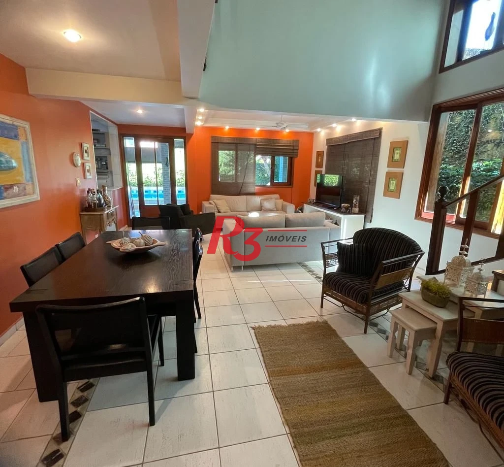Casa com 4 dormitórios à venda, 247 m² por R$ 2.300.000 - Balneário Praia do Pernambuco - Guarujá/SP -