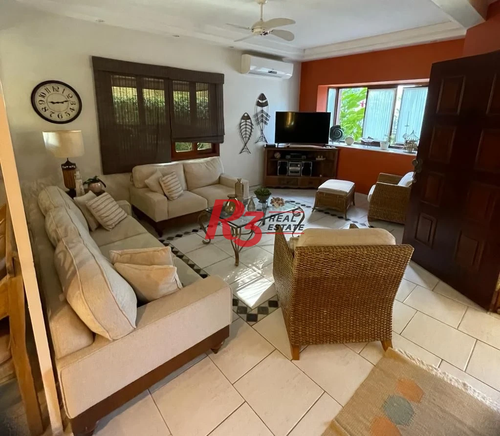 Casa com 4 dormitórios à venda, 247 m² por R$ 2.300.000 - Balneário Praia do Pernambuco - Guarujá/SP -