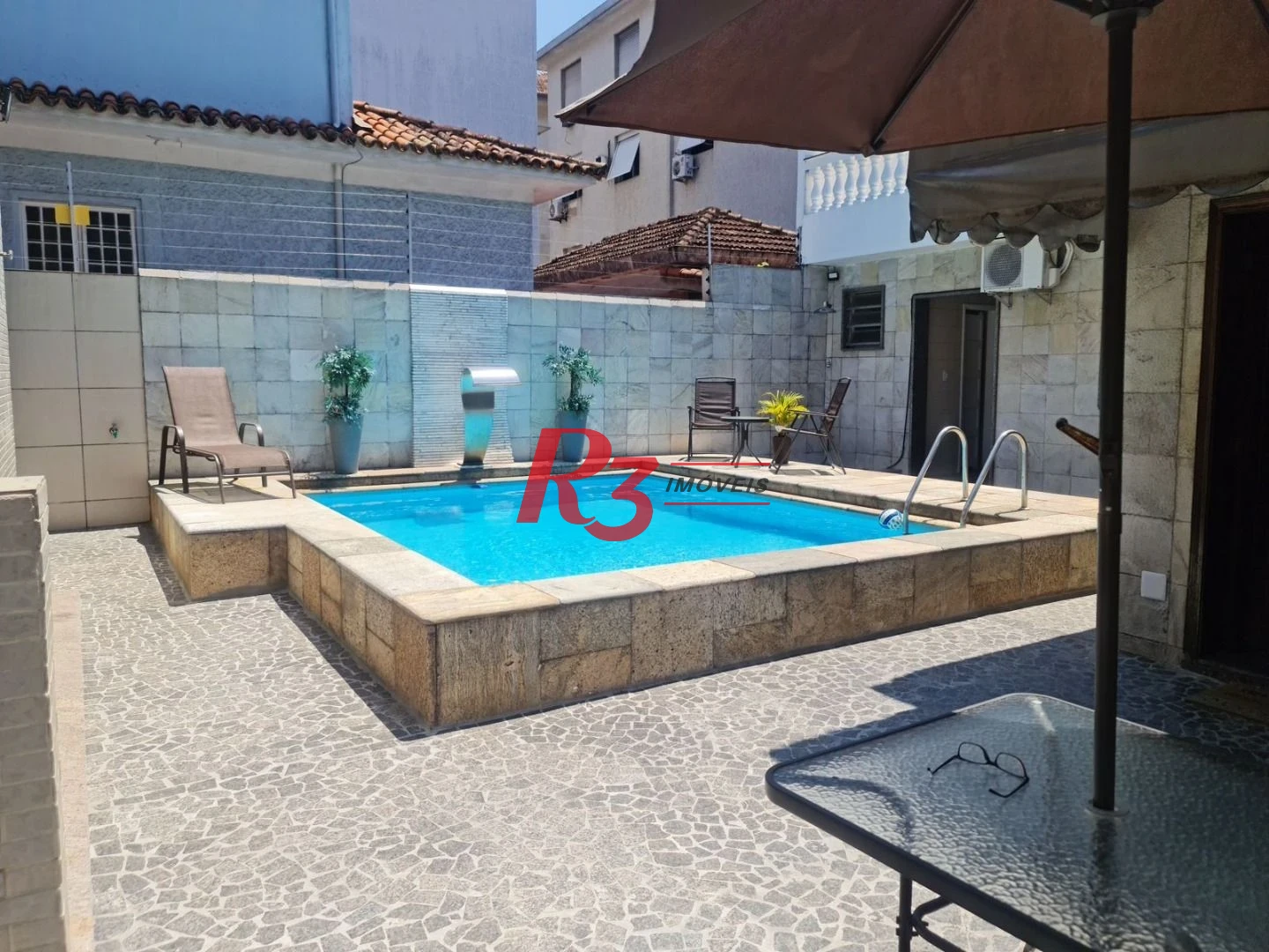 Sobrado com 3 dormitórios à venda, 280 m² por R$ 1.850.000,00 - Embaré - Santos/SP
