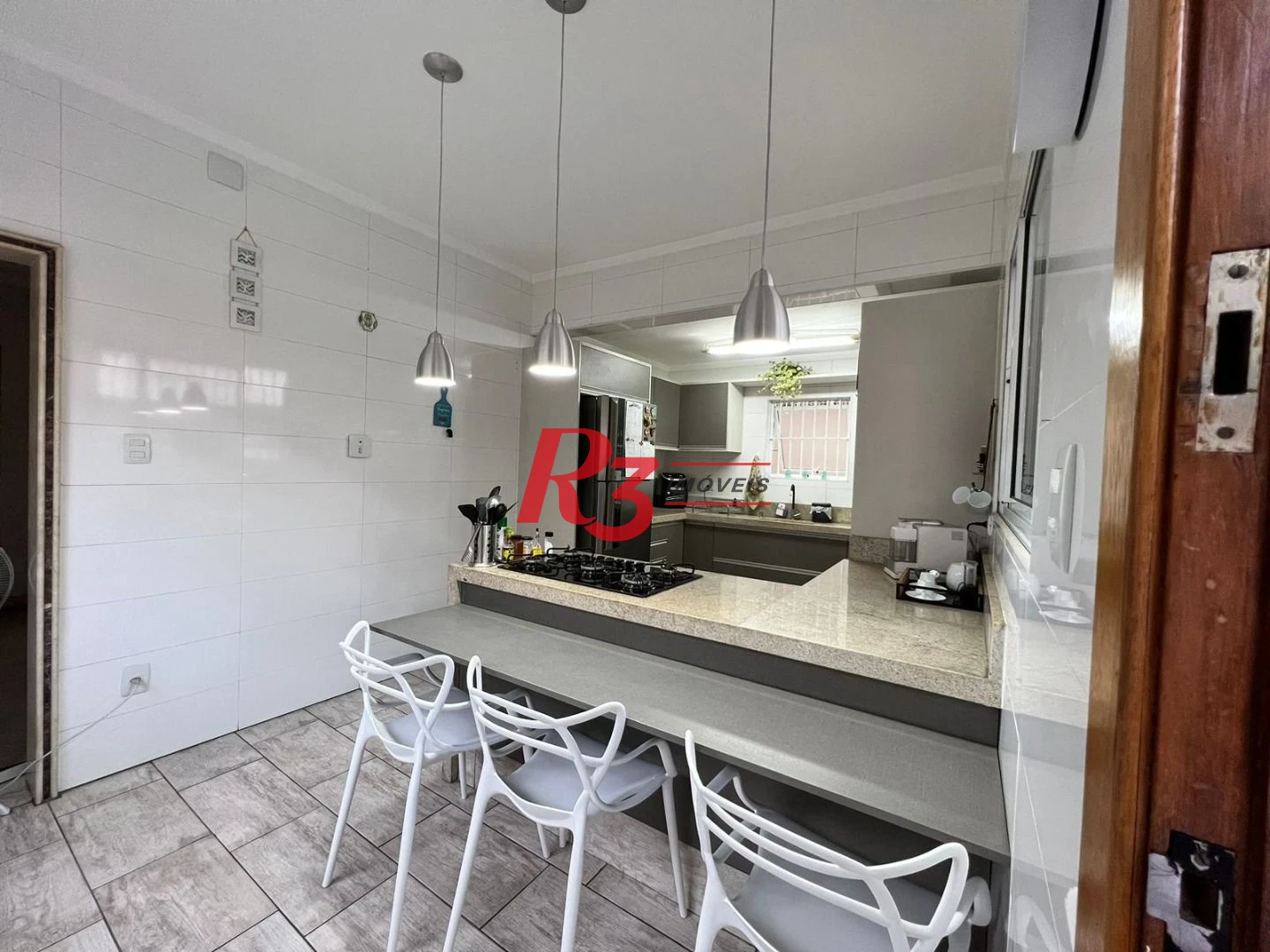 Sobrado com 3 dormitórios à venda, 280 m² por R$ 1.850.000,00 - Embaré - Santos/SP