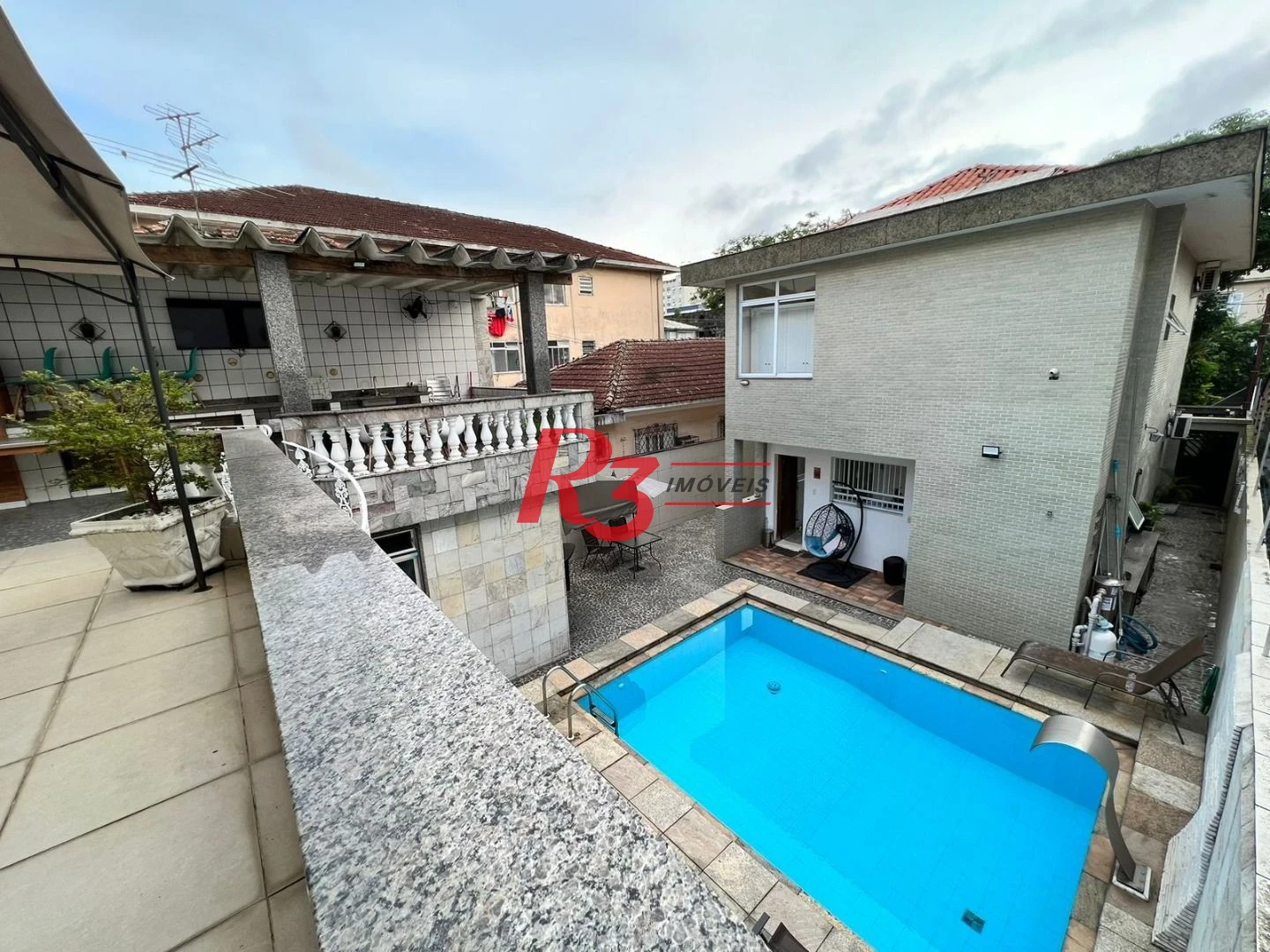 Sobrado com 3 dormitórios à venda, 280 m² por R$ 1.850.000,00 - Embaré - Santos/SP