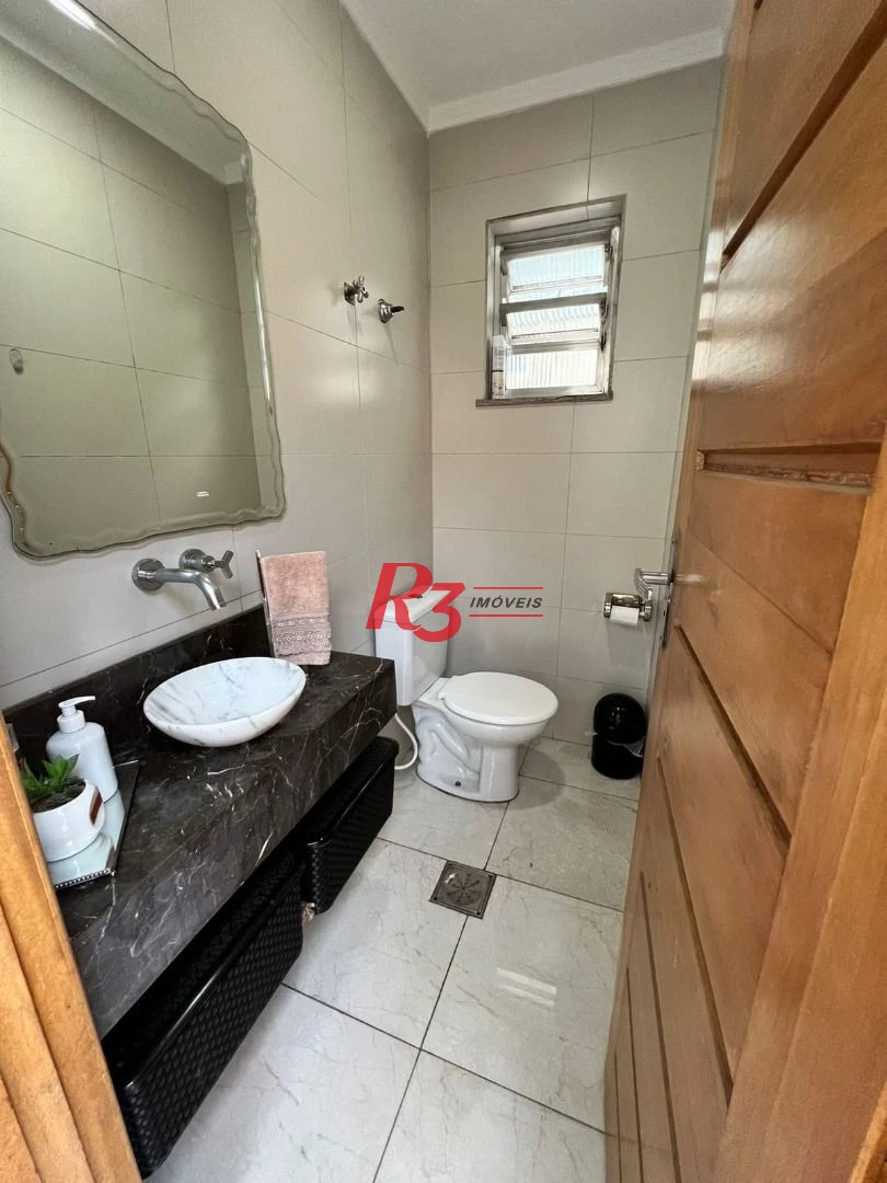 Sobrado com 3 dormitórios à venda, 280 m² por R$ 1.850.000,00 - Embaré - Santos/SP