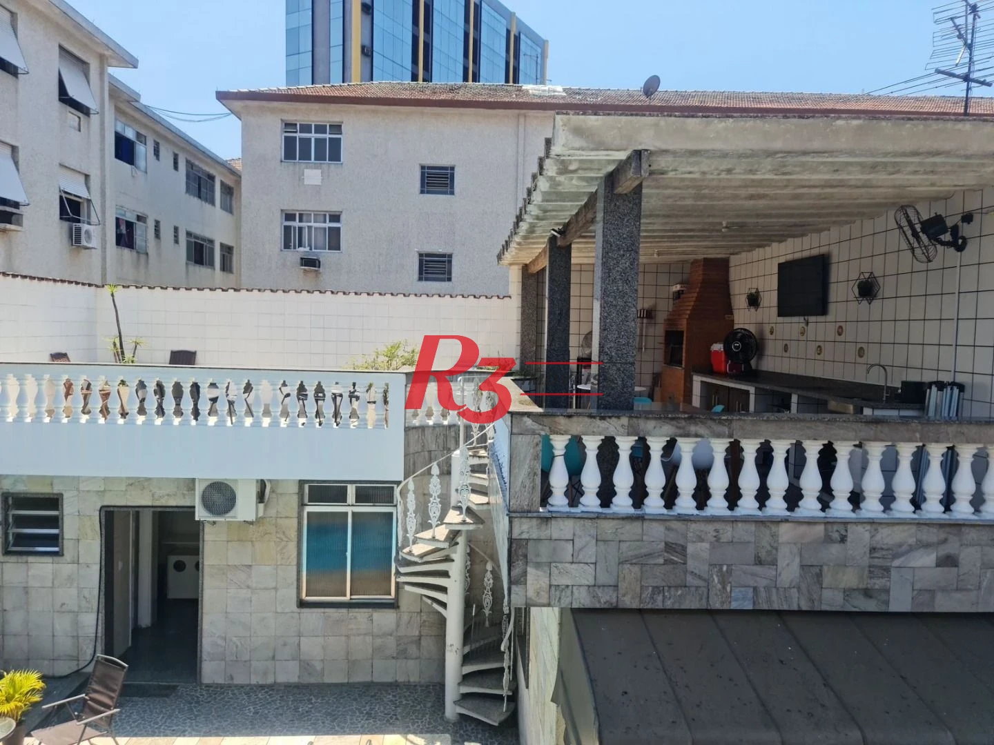 Sobrado com 3 dormitórios à venda, 280 m² por R$ 1.850.000,00 - Embaré - Santos/SP