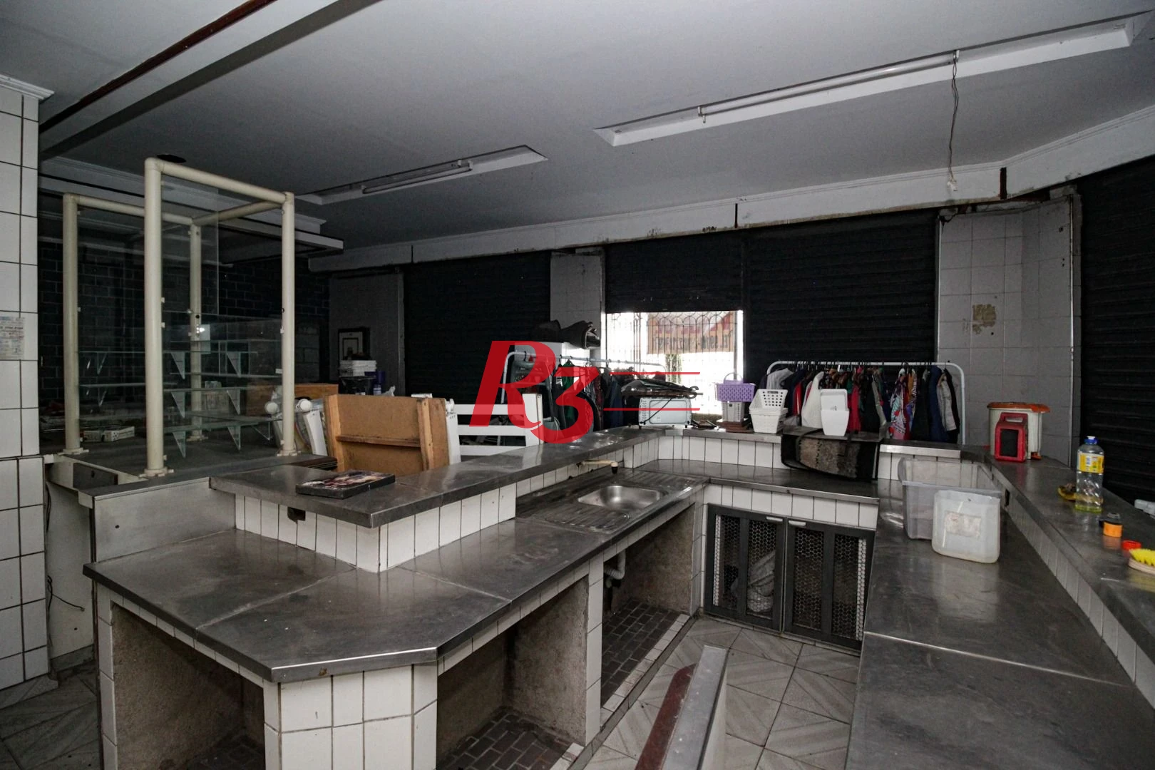 Prédio à venda na Areia Branca.