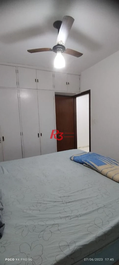Apartamento 2 dormitórios, mais dependência completa a 2 guadras da praia.