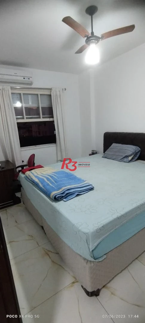 Apartamento 2 dormitórios, mais dependência completa a 2 guadras da praia.
