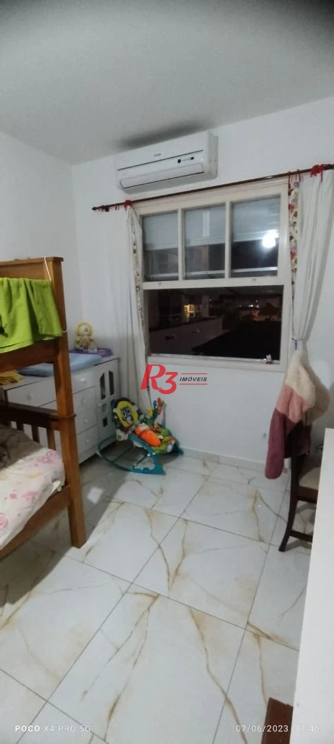 Apartamento 2 dormitórios, mais dependência completa a 2 guadras da praia.