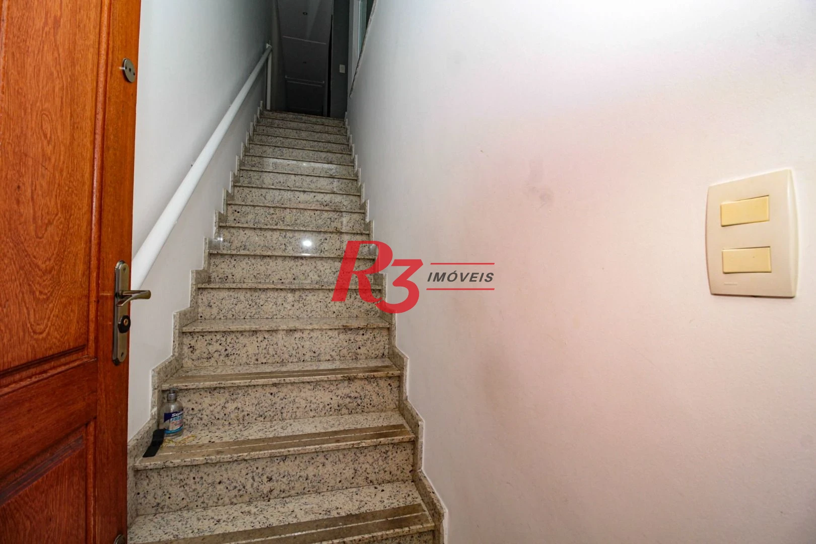 Sobrado com 4 dormitórios à venda, 227 m² por R$ 1.700.000,00 - Boqueirão - Santos/SP