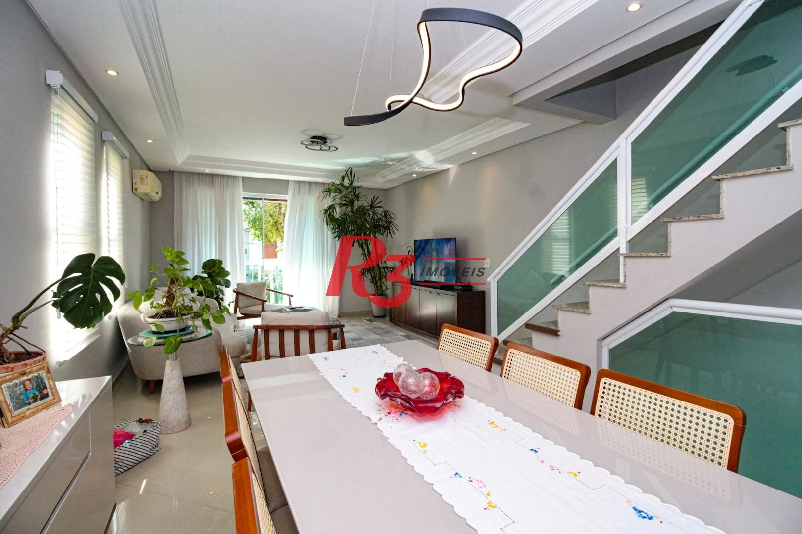 Sobrado com 4 dormitórios à venda, 227 m² por R$ 1.700.000,00 - Boqueirão - Santos/SP