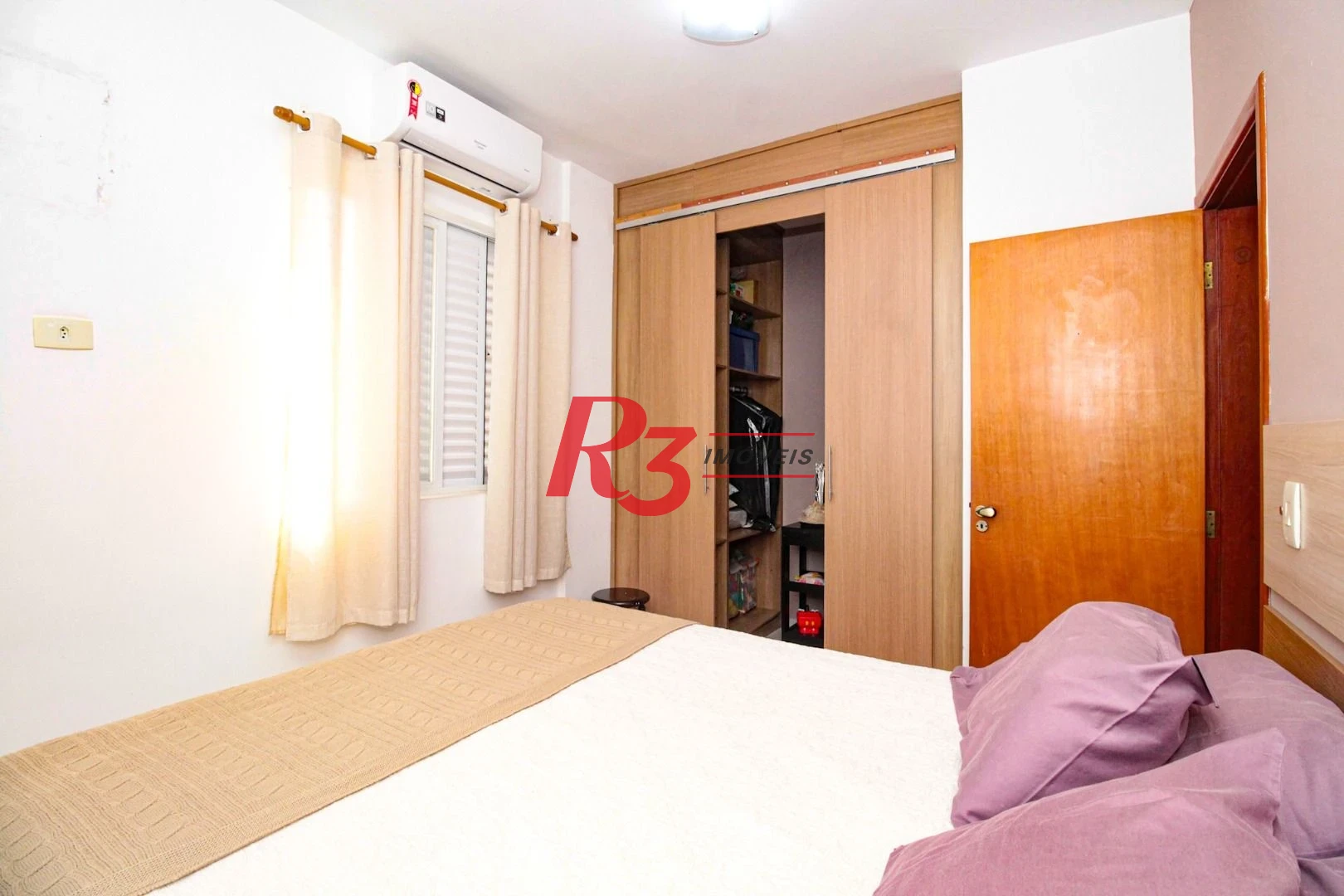 Sobrado com 4 dormitórios à venda, 227 m² por R$ 1.700.000,00 - Boqueirão - Santos/SP