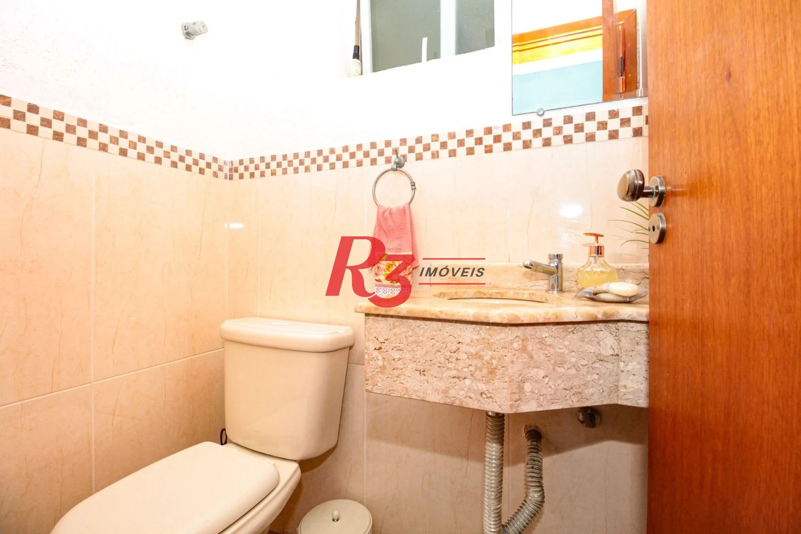 Sobrado com 4 dormitórios à venda, 227 m² por R$ 1.700.000,00 - Boqueirão - Santos/SP