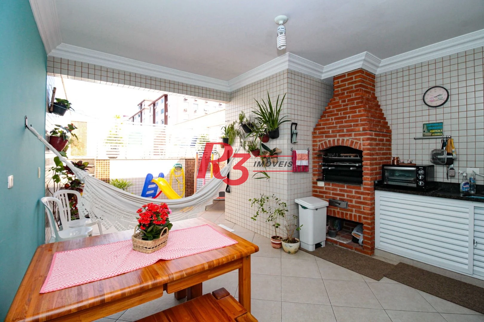 Sobrado com 4 dormitórios à venda, 227 m² por R$ 1.700.000,00 - Boqueirão - Santos/SP