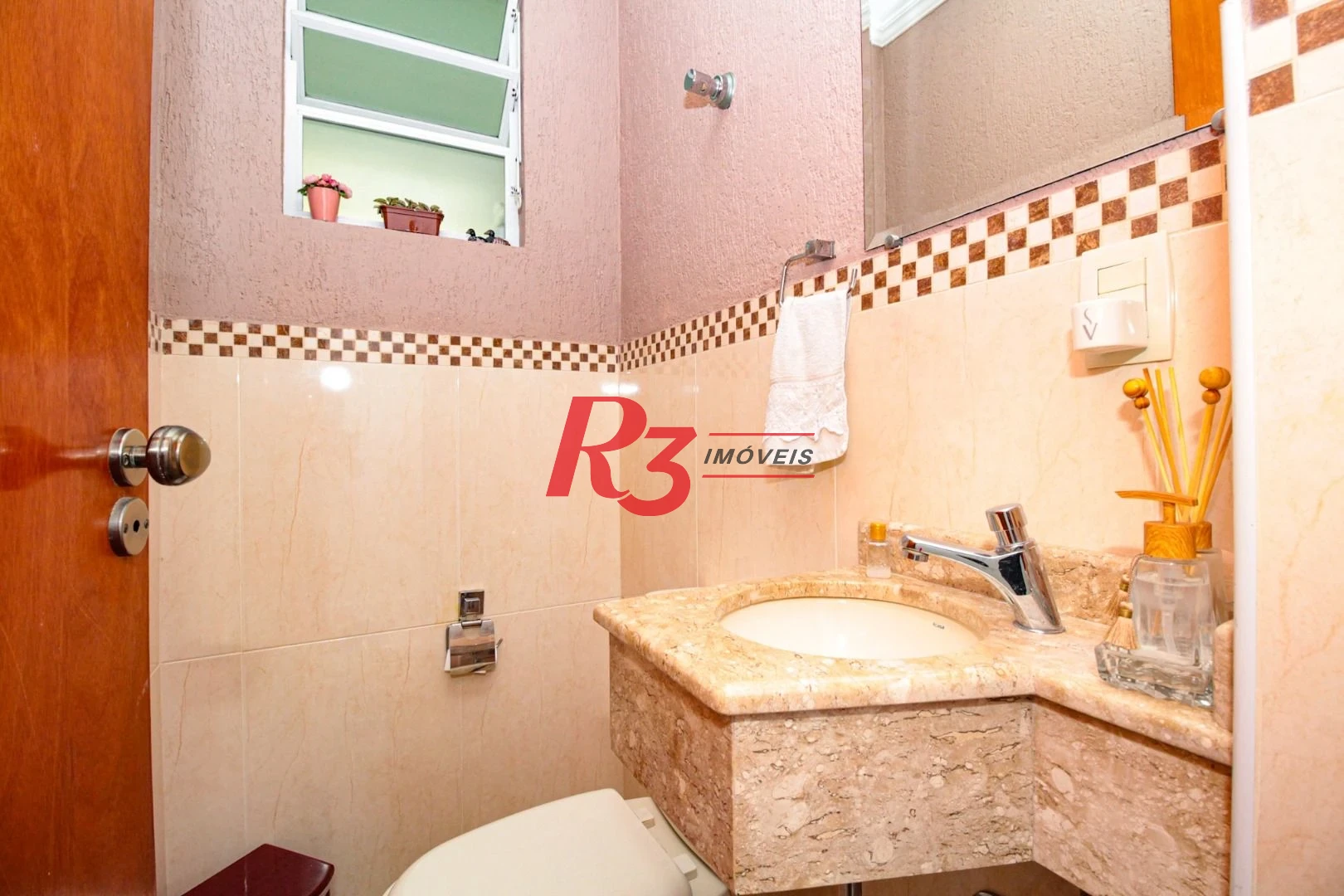 Sobrado com 4 dormitórios à venda, 227 m² por R$ 1.700.000,00 - Boqueirão - Santos/SP