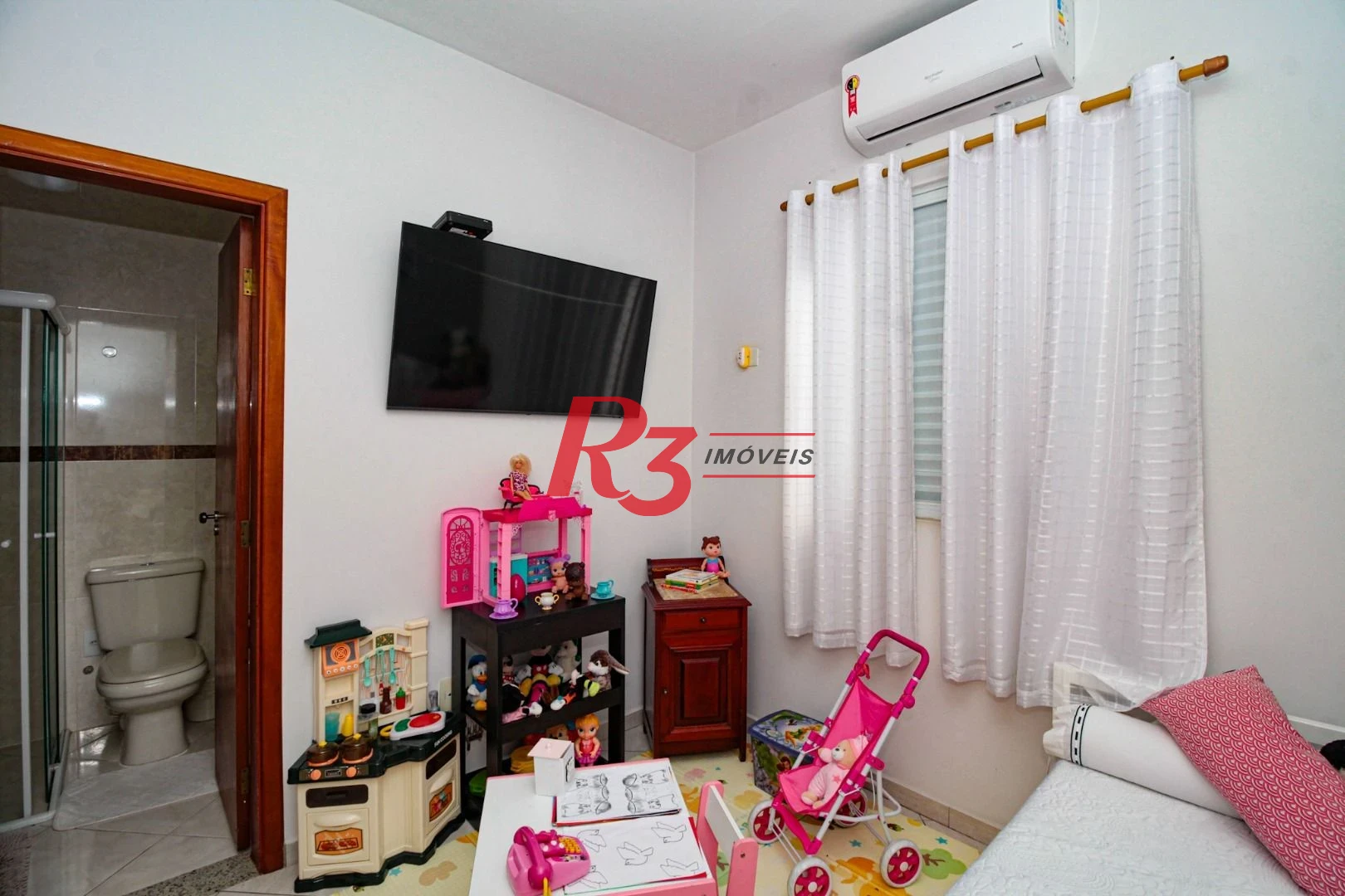 Sobrado com 4 dormitórios à venda, 227 m² por R$ 1.700.000,00 - Boqueirão - Santos/SP