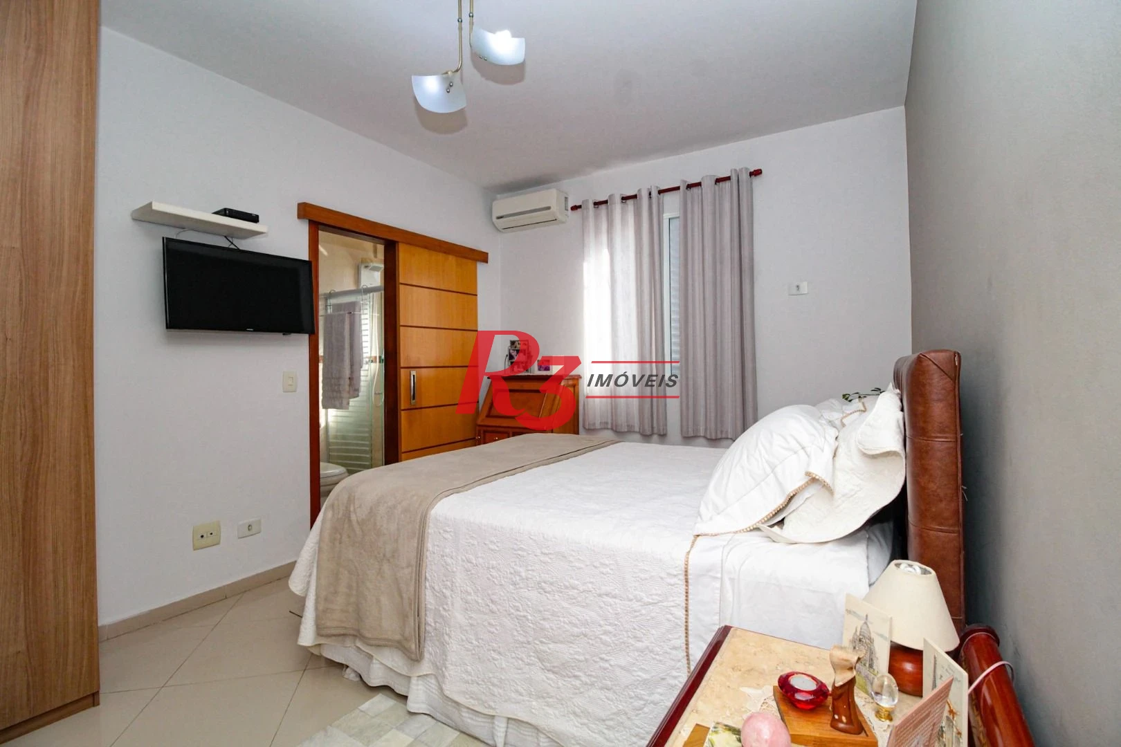 Sobrado com 4 dormitórios à venda, 227 m² por R$ 1.700.000,00 - Boqueirão - Santos/SP