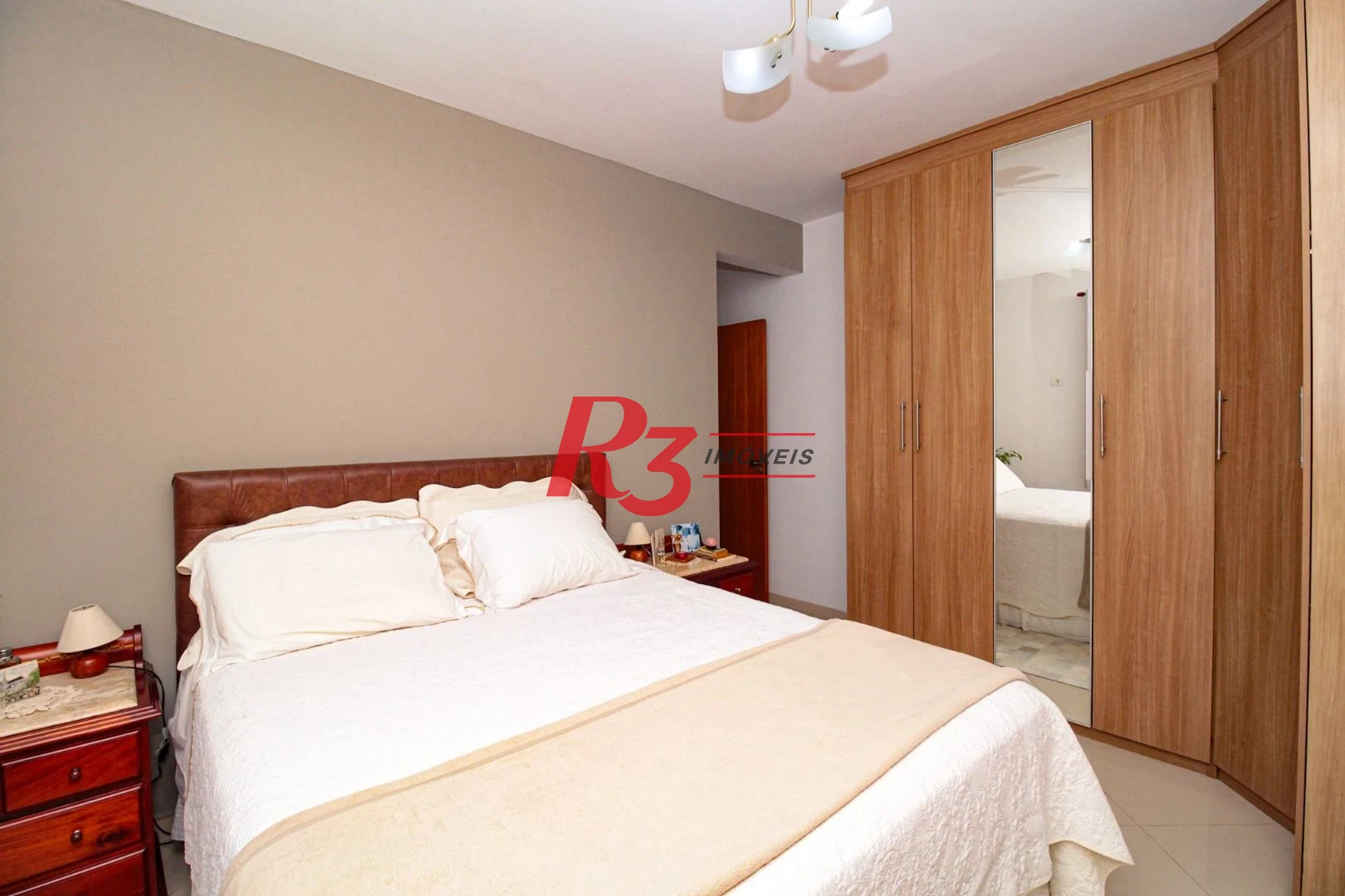 Sobrado com 4 dormitórios à venda, 227 m² por R$ 1.700.000,00 - Boqueirão - Santos/SP