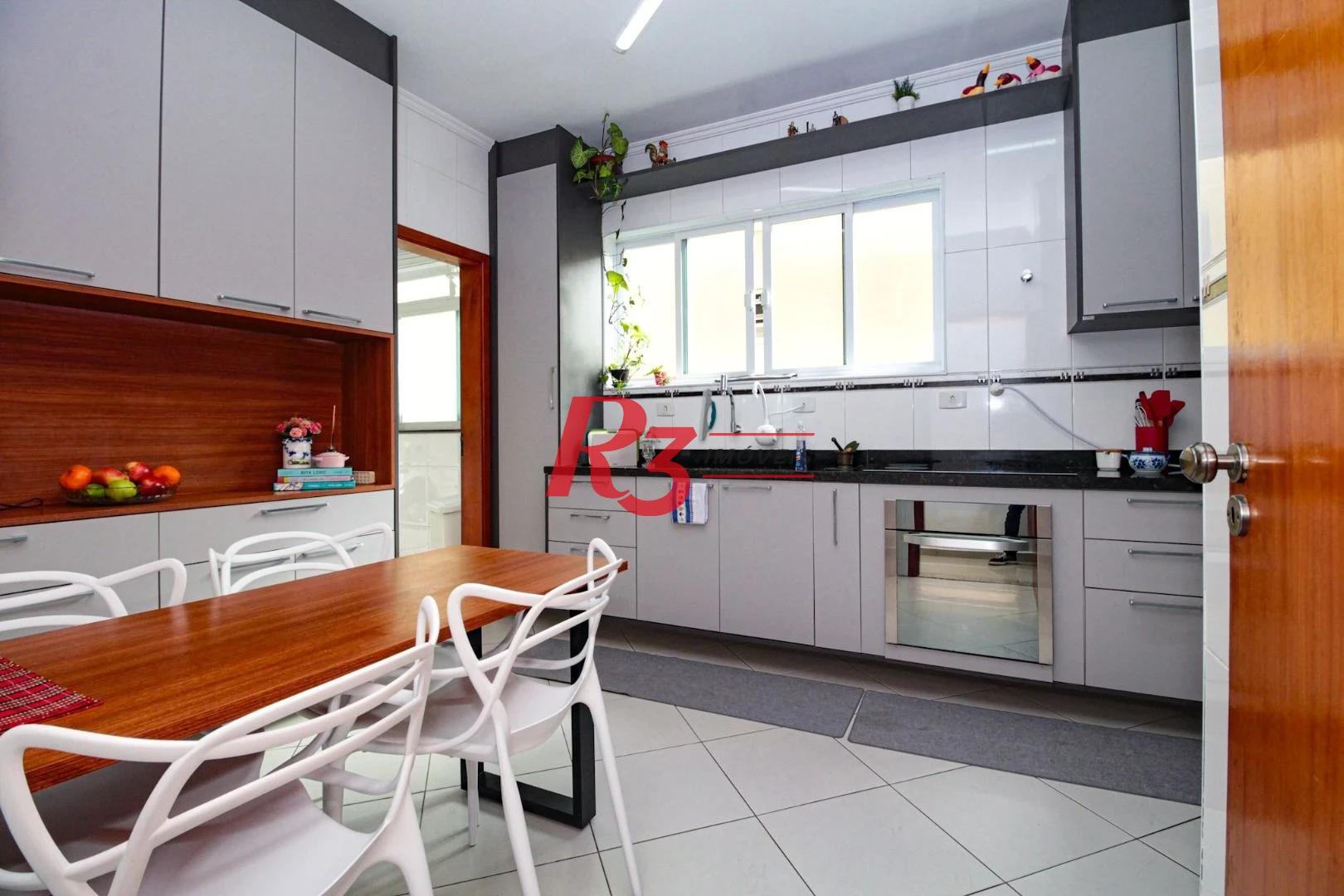 Sobrado com 4 dormitórios à venda, 227 m² por R$ 1.700.000,00 - Boqueirão - Santos/SP