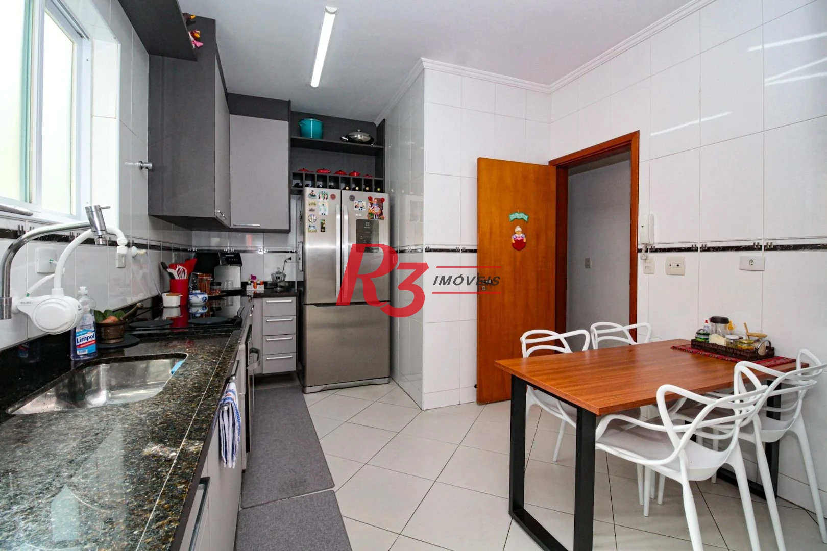 Sobrado com 4 dormitórios à venda, 227 m² por R$ 1.700.000,00 - Boqueirão - Santos/SP