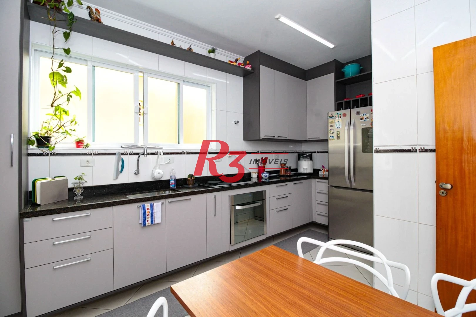 Sobrado com 4 dormitórios à venda, 227 m² por R$ 1.700.000,00 - Boqueirão - Santos/SP