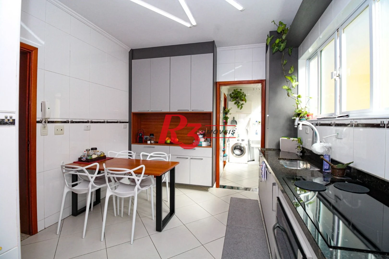 Sobrado com 4 dormitórios à venda, 227 m² por R$ 1.700.000,00 - Boqueirão - Santos/SP