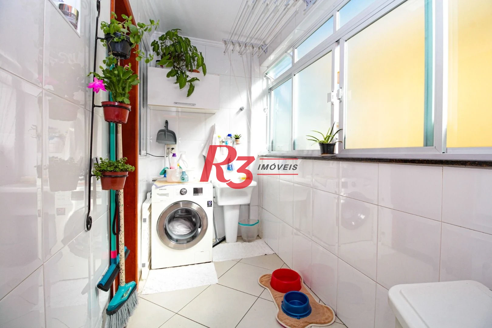 Sobrado com 4 dormitórios à venda, 227 m² por R$ 1.700.000,00 - Boqueirão - Santos/SP