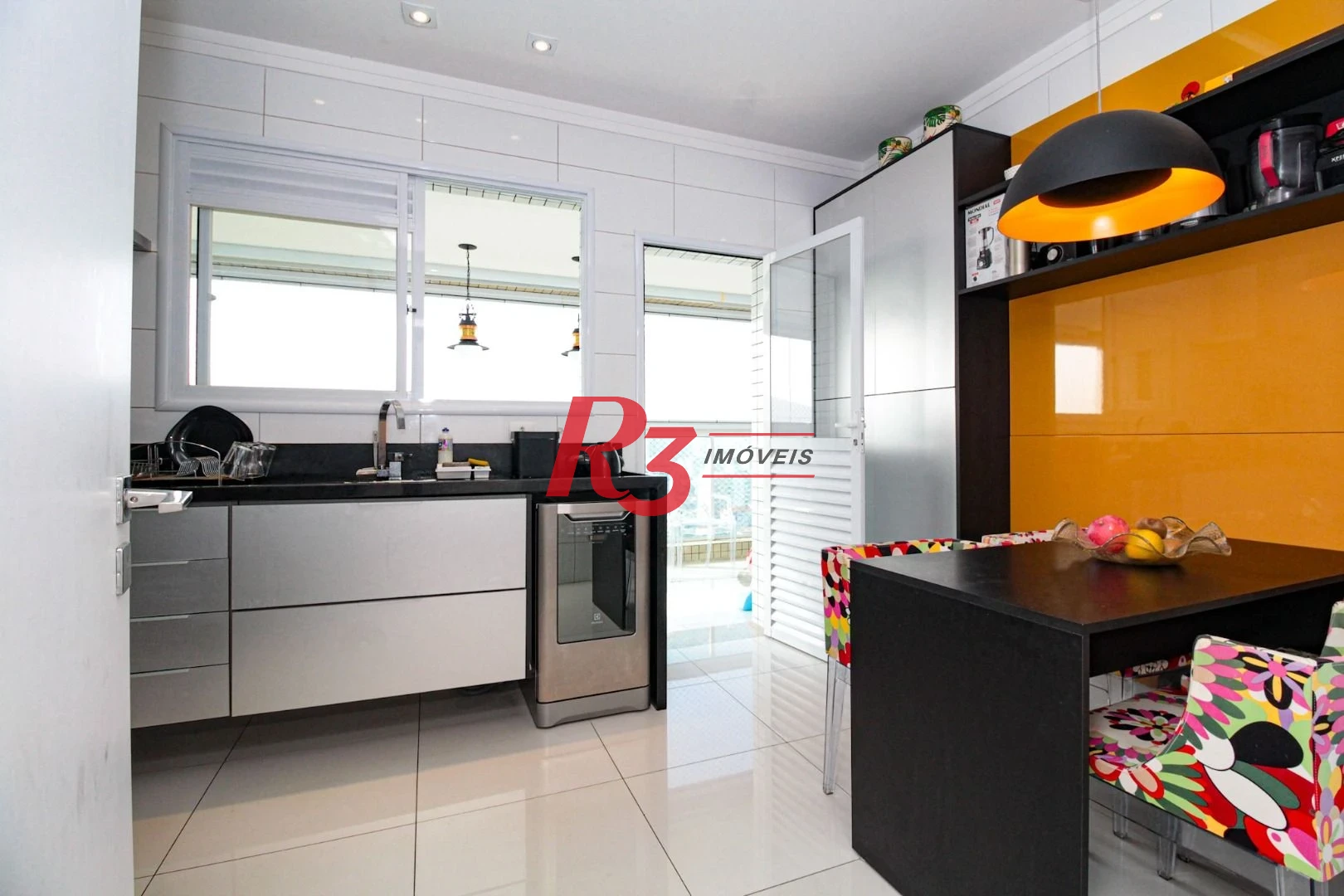 Venda apartamento com 3 dormitórios à venda, 207 m² por R$ 2.390.000 - Pompéia - Santos/SP