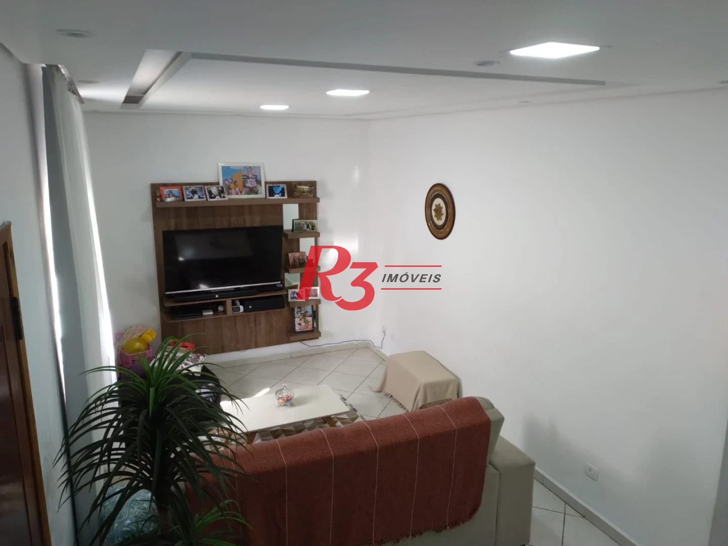 Casa triplex de 3 quartos à venda na Vila Voturuá.