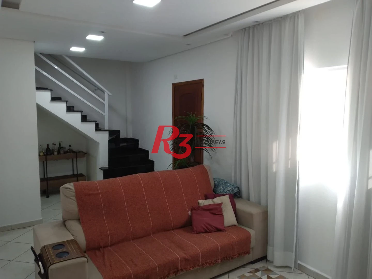Casa triplex de 3 quartos à venda na Vila Voturuá.