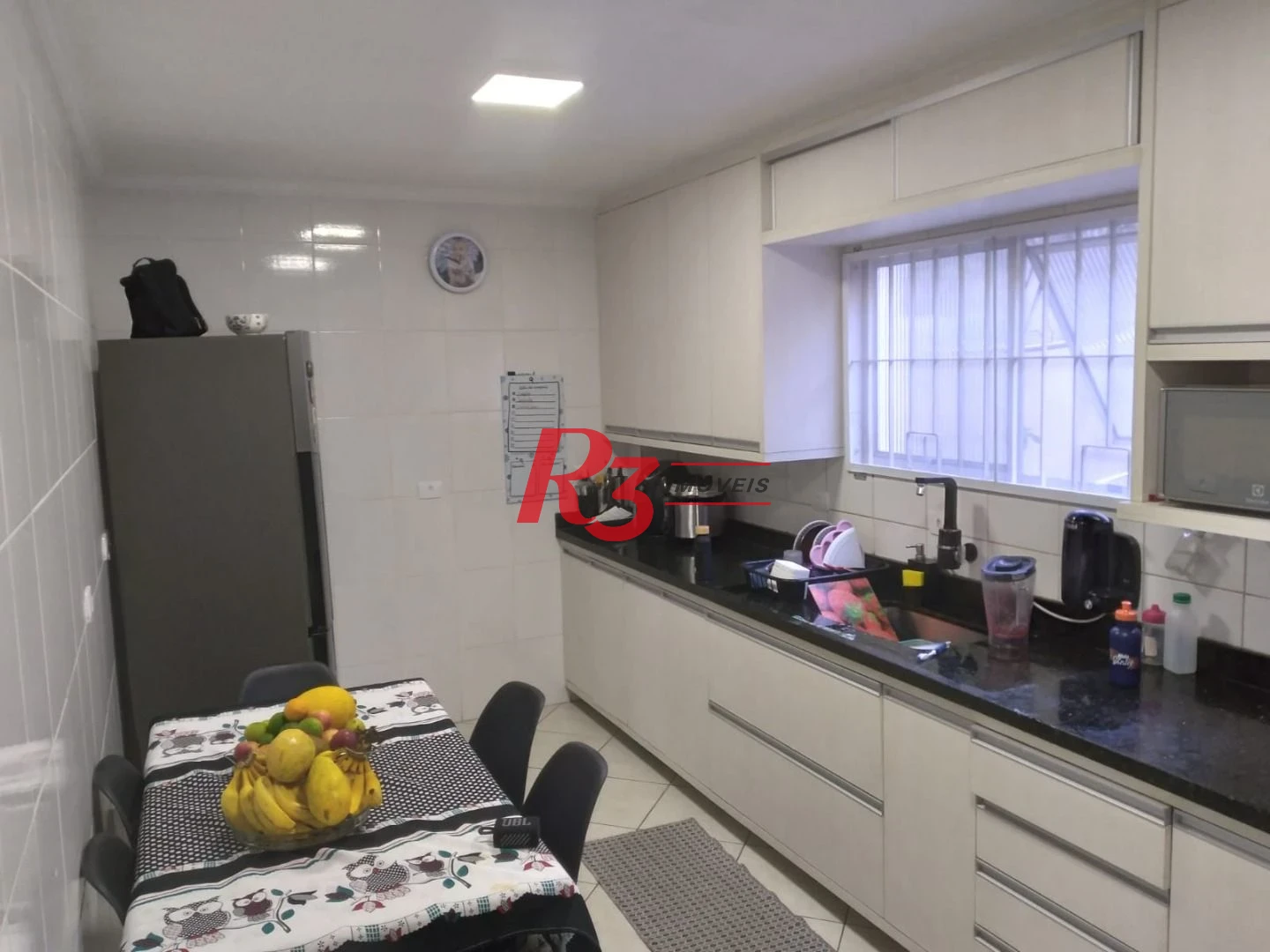Casa triplex de 3 quartos à venda na Vila Voturuá.
